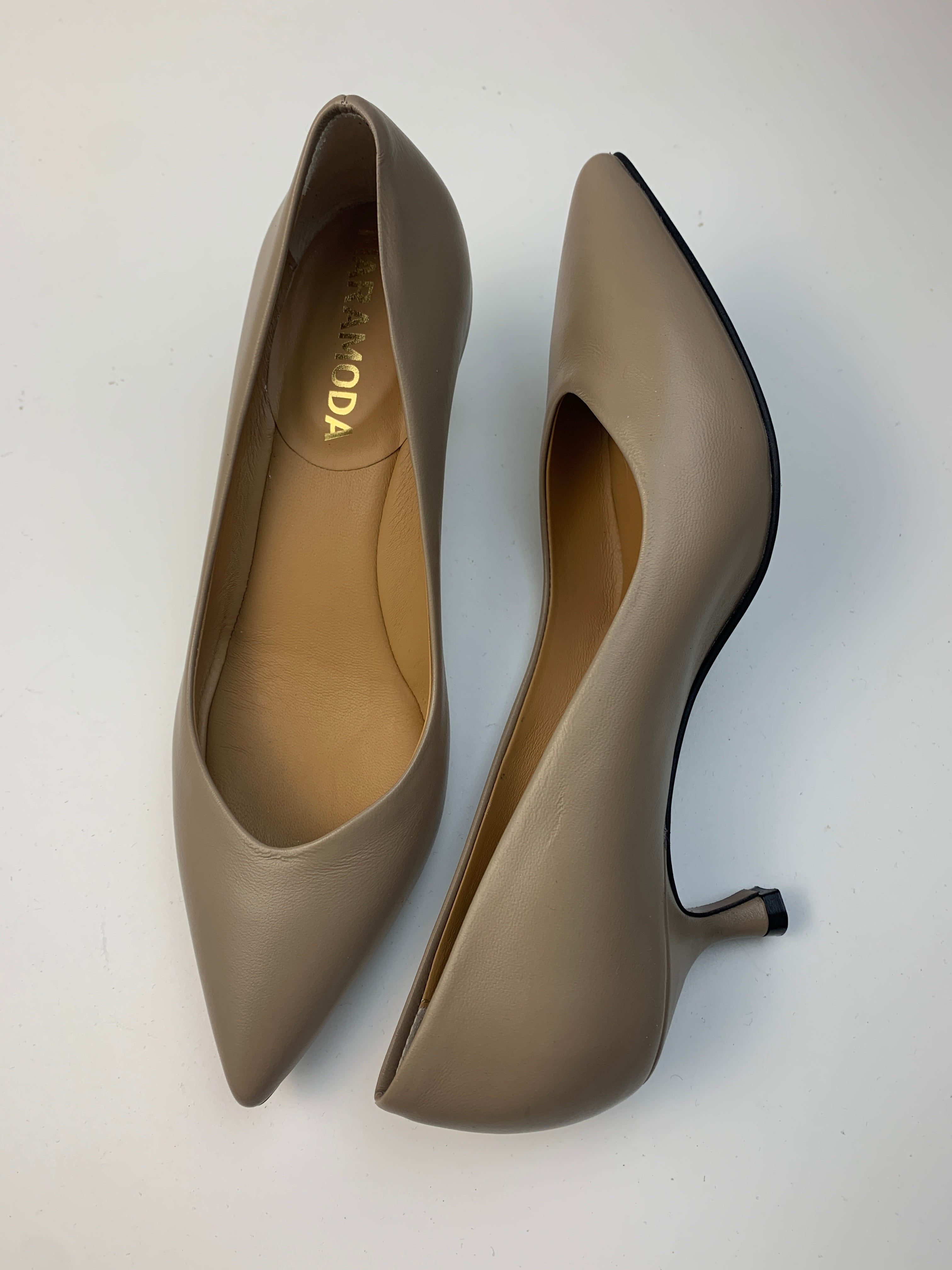 Décolleté Minnie in nappa nera o taupe