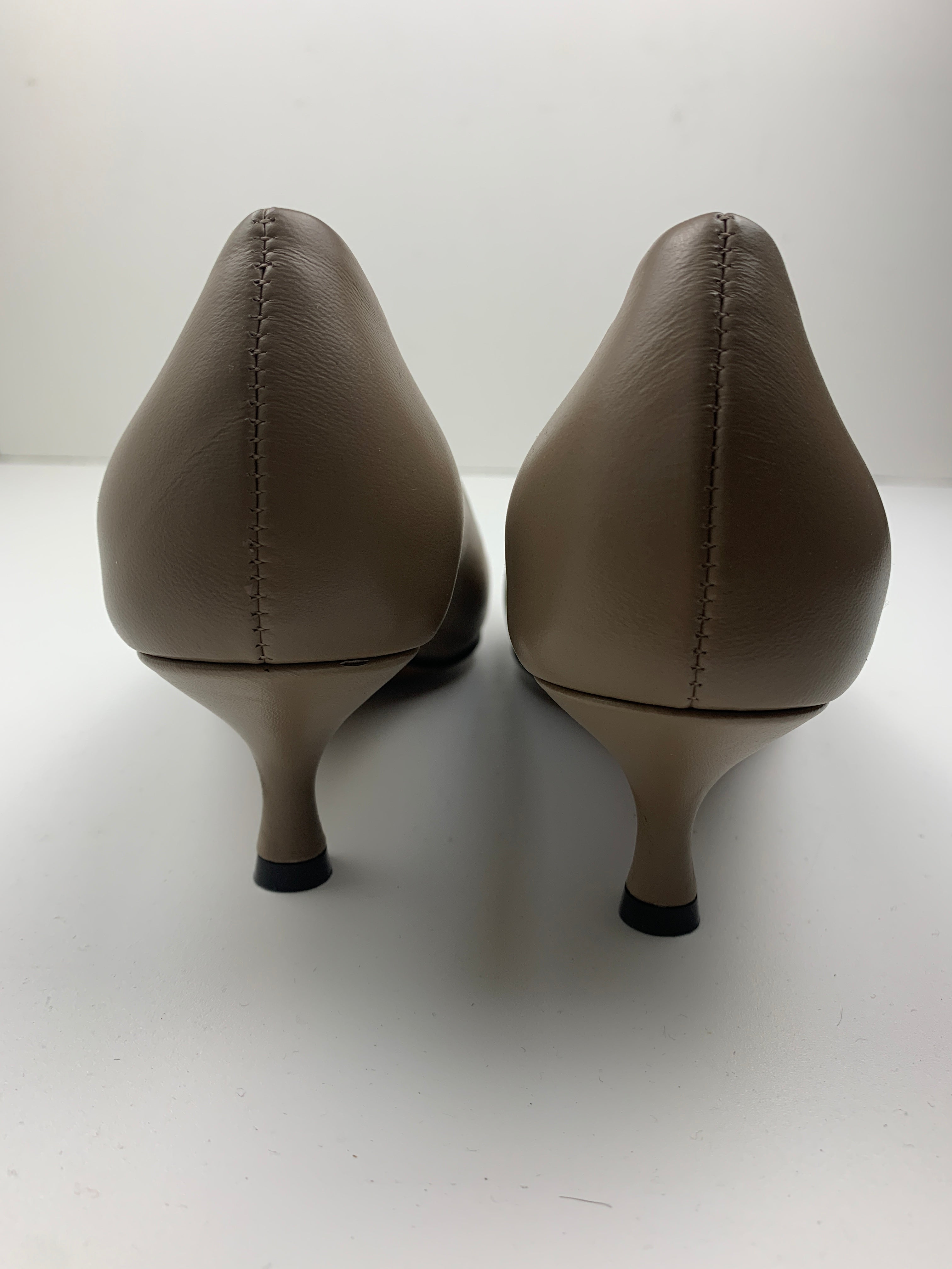 Décolleté Minnie in nappa nera o taupe