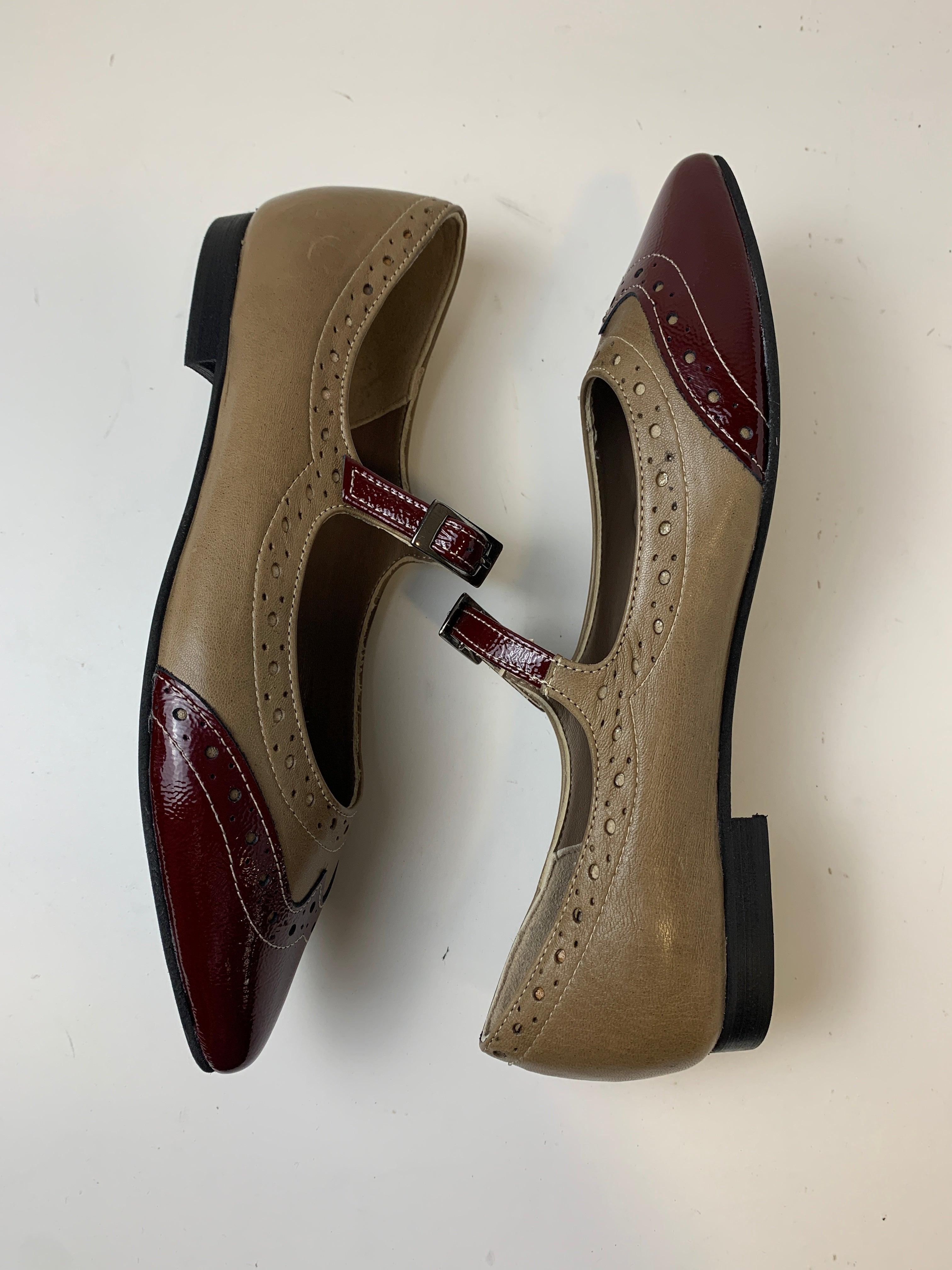 Ballerina Silvia in vernice beige e punta bordeaux