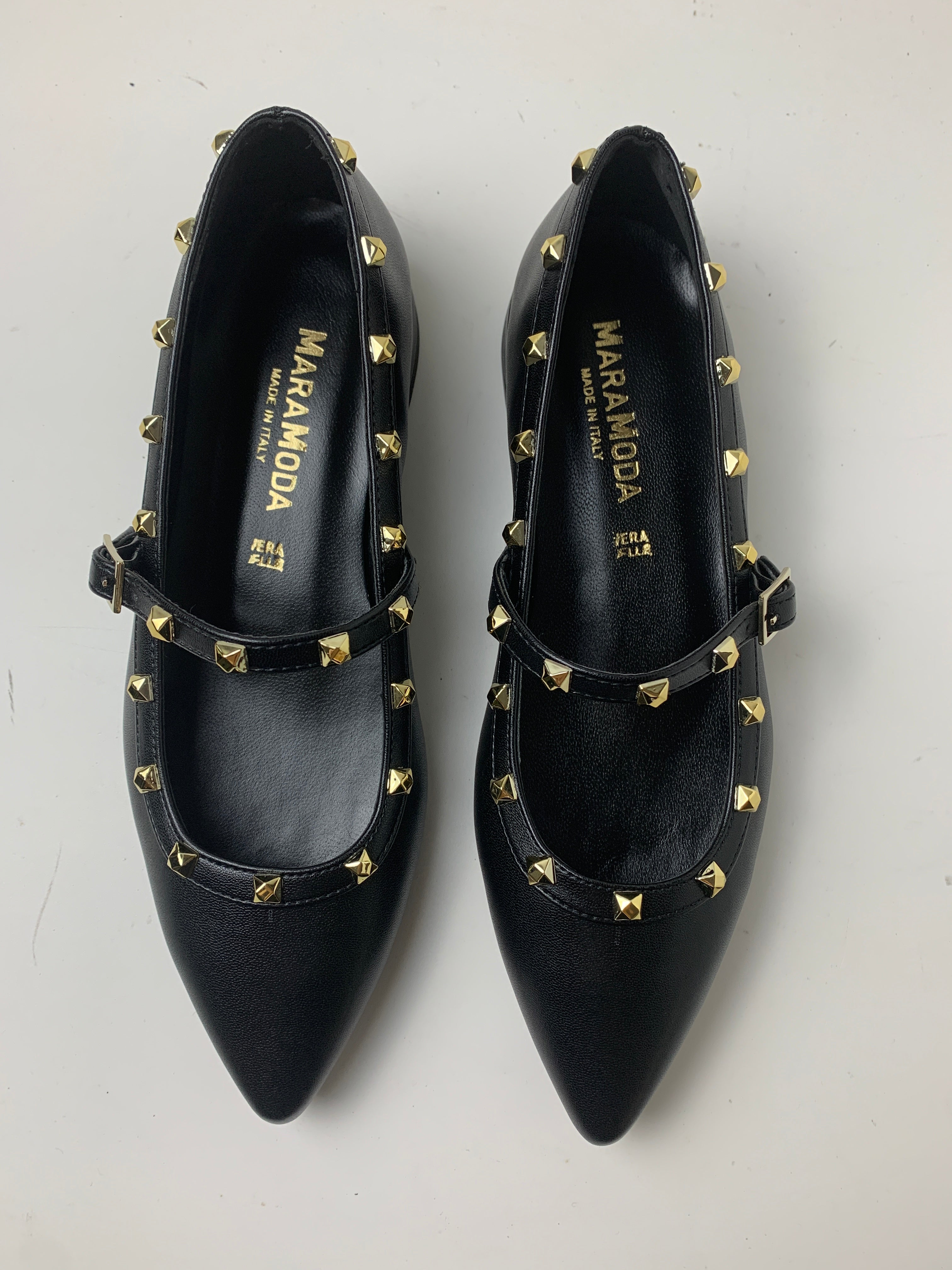 Ballerina Eleonora in pelle a punta con borchie decorative