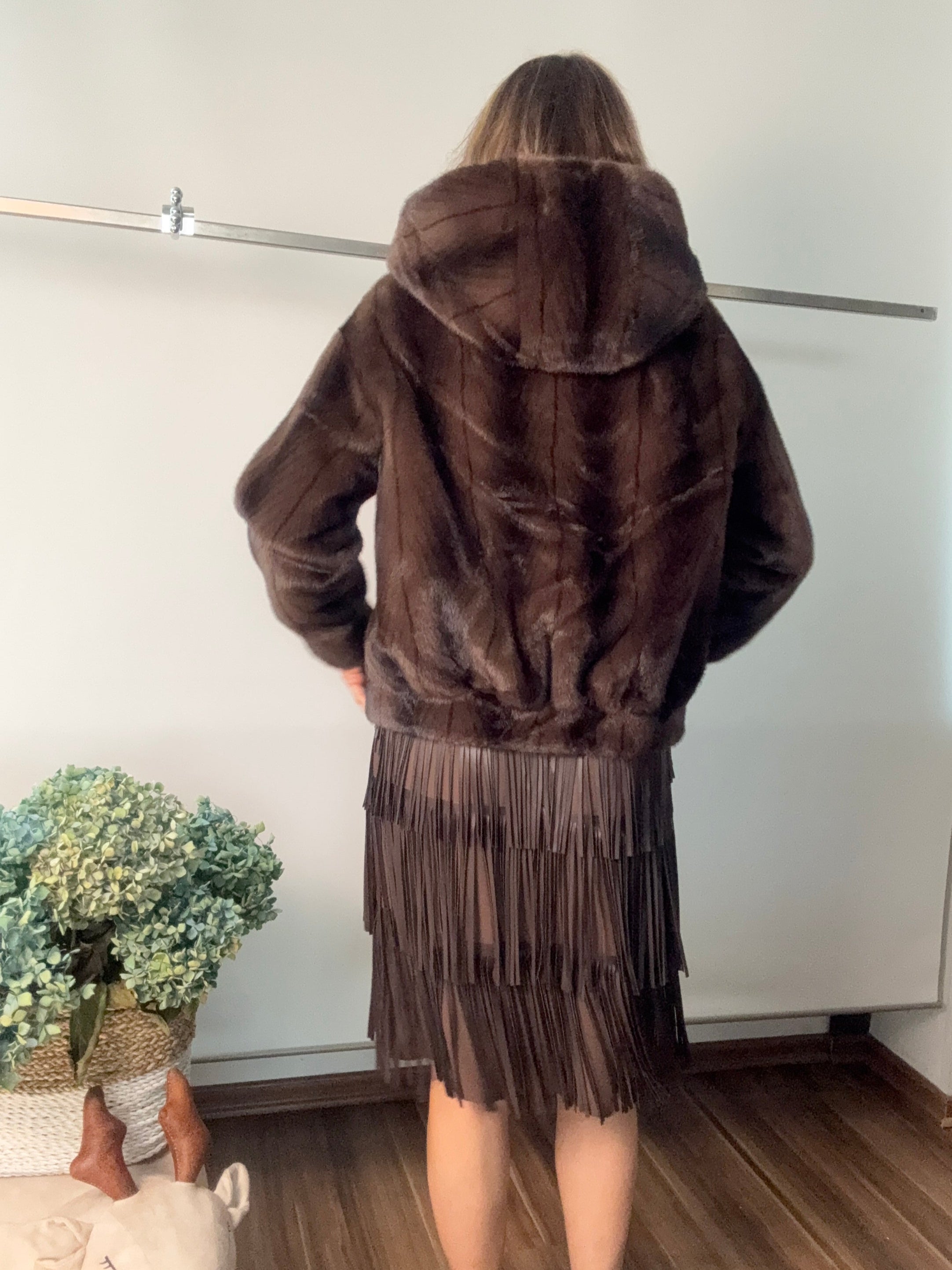 Bomber in ecopelliccia con cappuccio