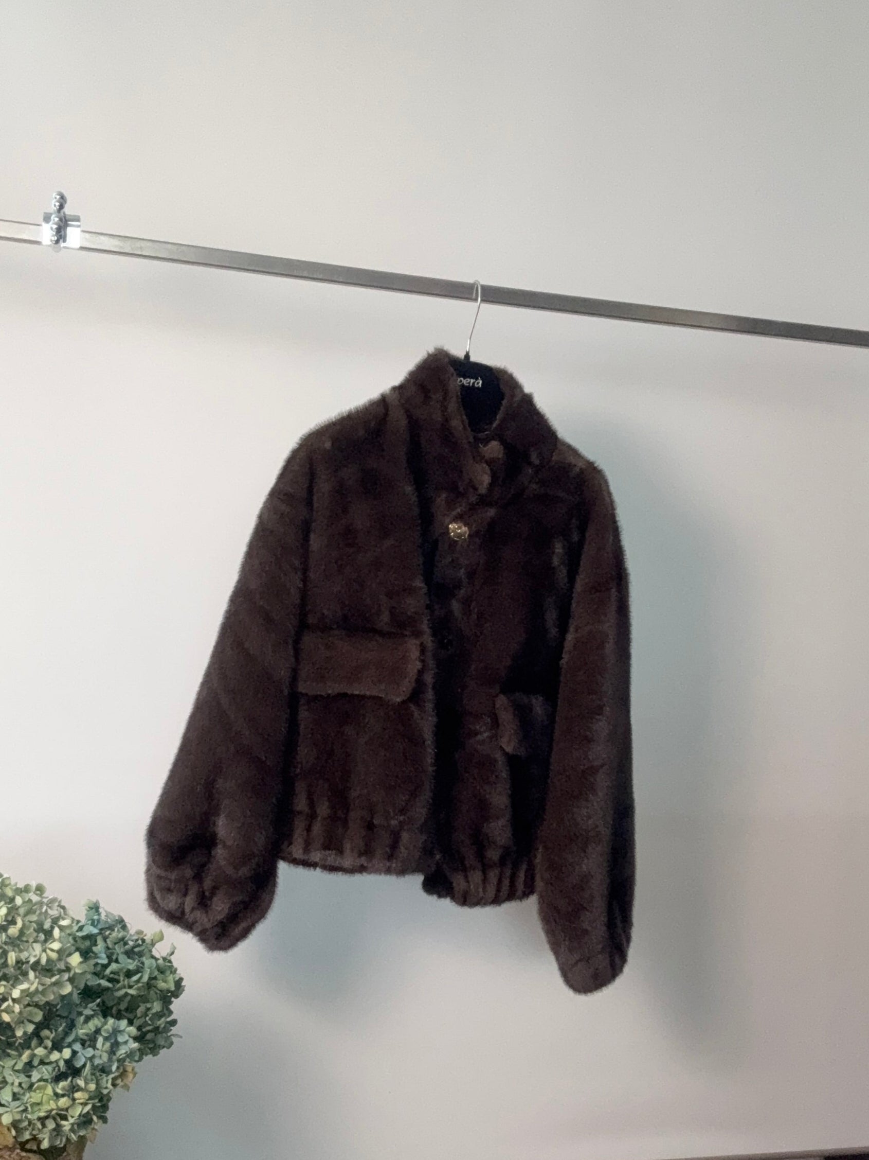 Bomber in ecopelliccia con tasche