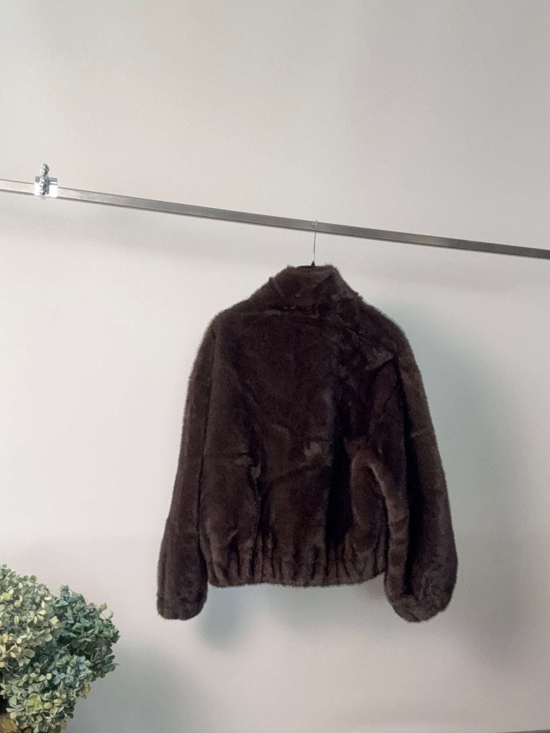 Bomber in ecopelliccia con tasche