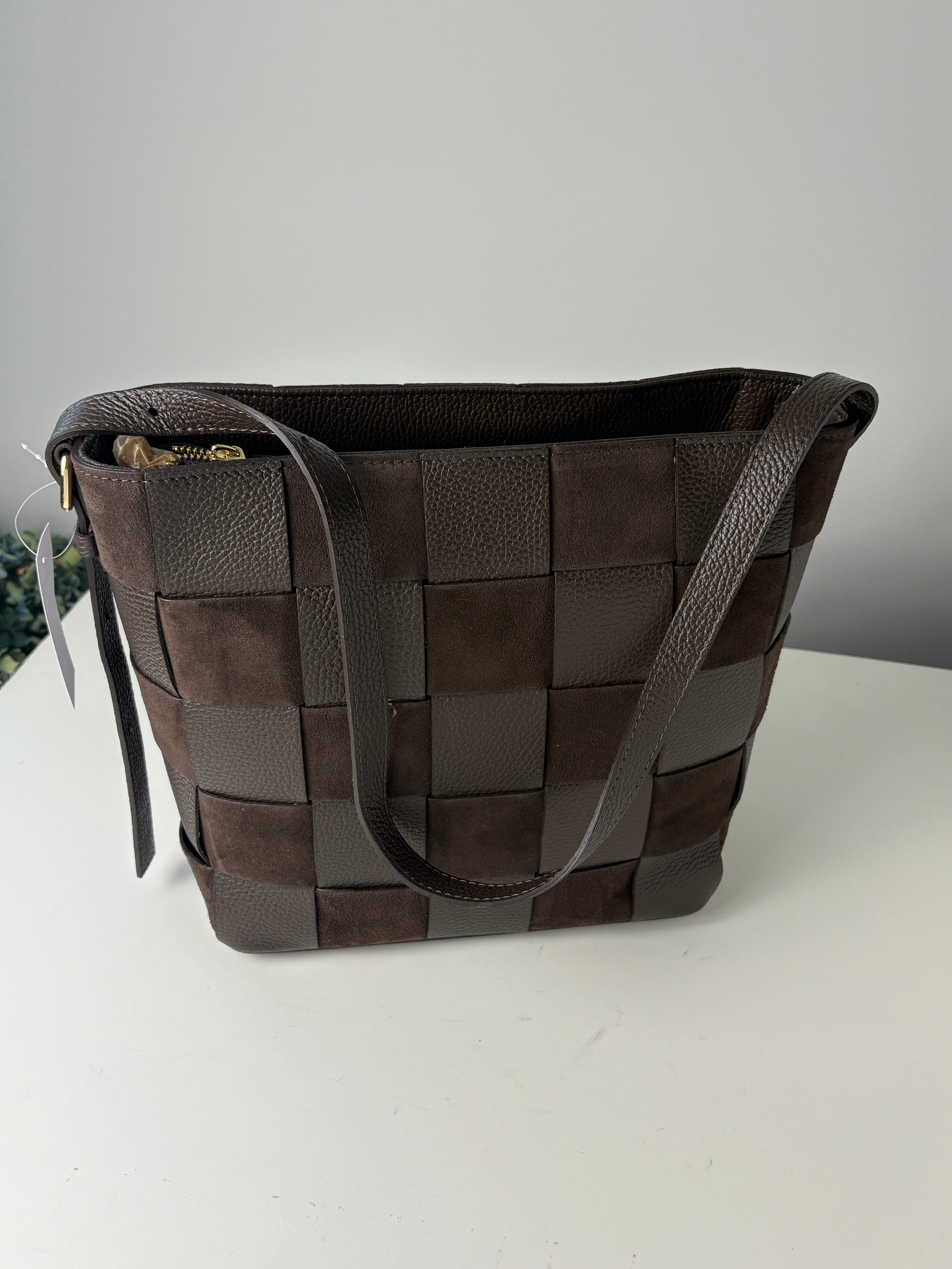 Borsa artigianale con design a scacchiera