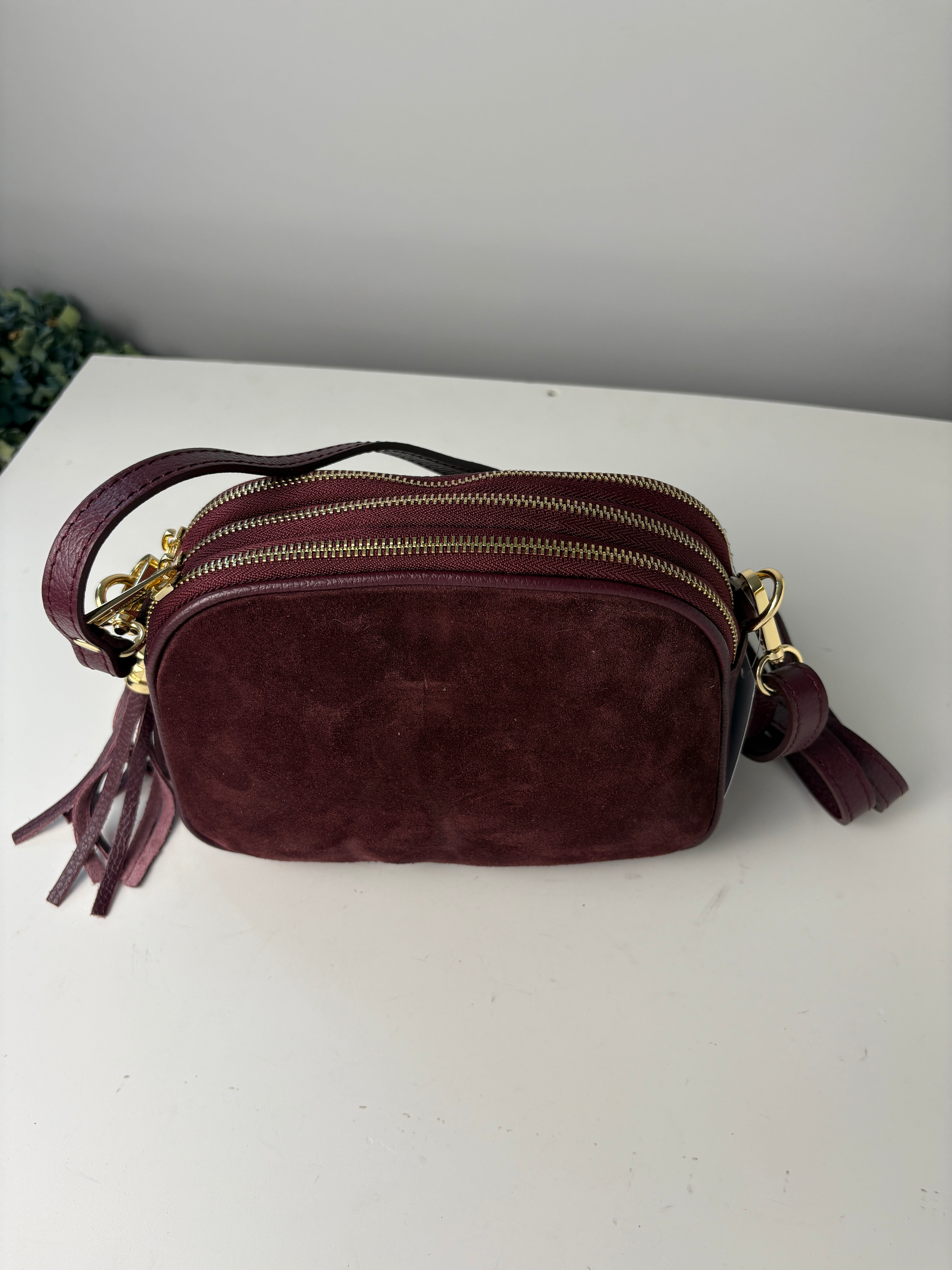 Borsa artigianale in pelle di camoscio e pelle di buccia d'arancia