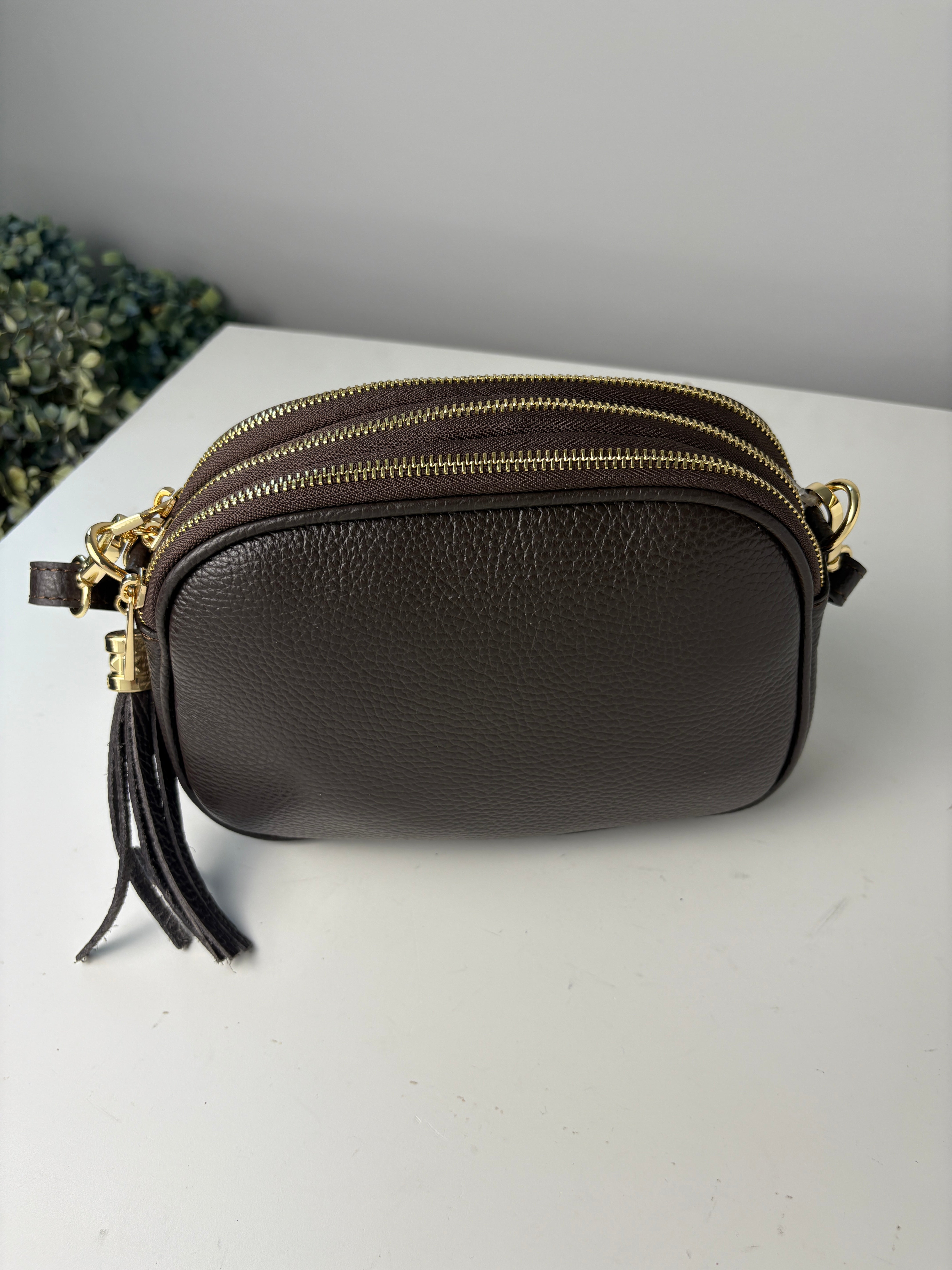Borsa artigianale in pelle di camoscio e pelle di buccia d'arancia
