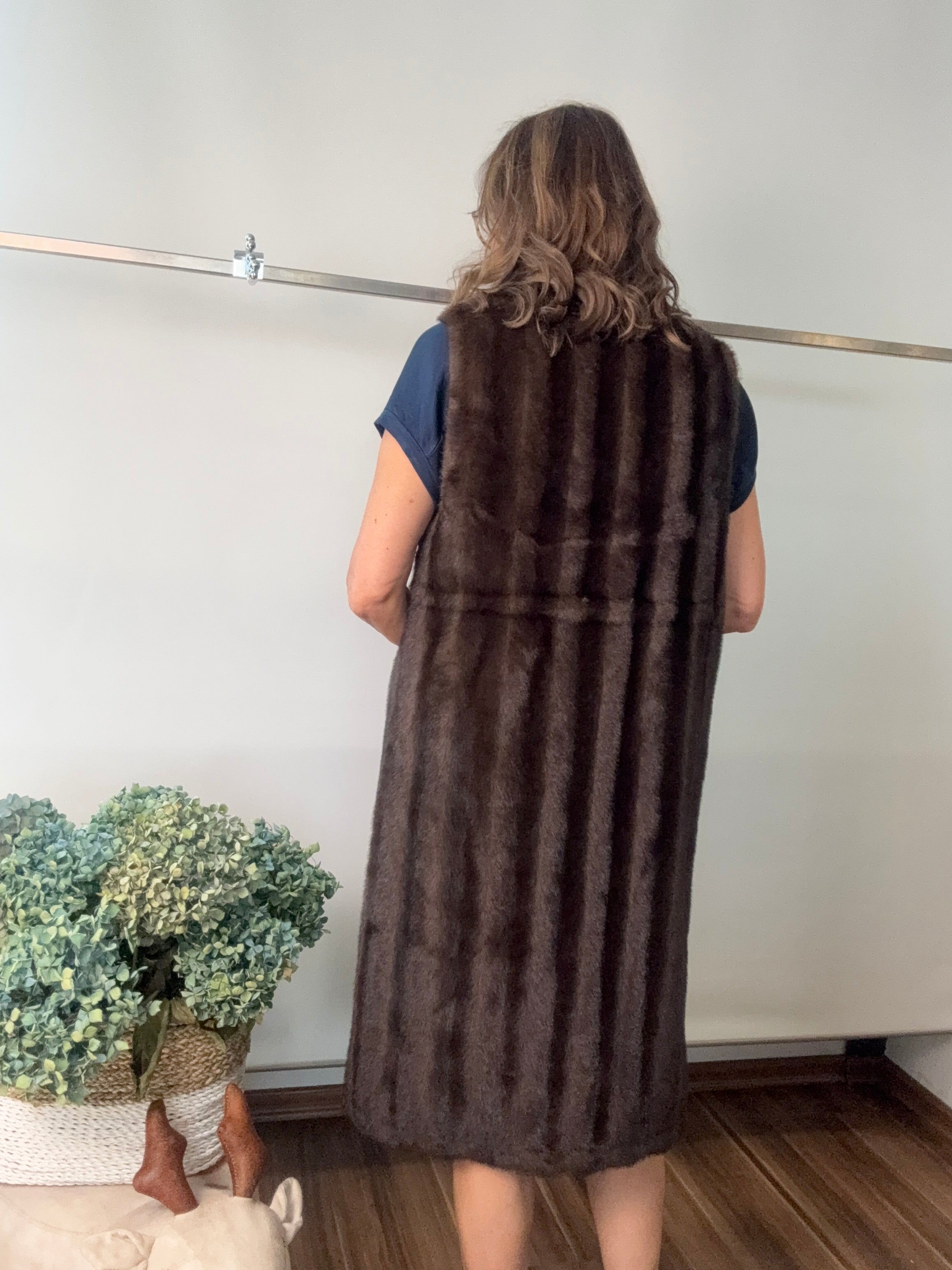 Gilet lungo in ecopelliccia