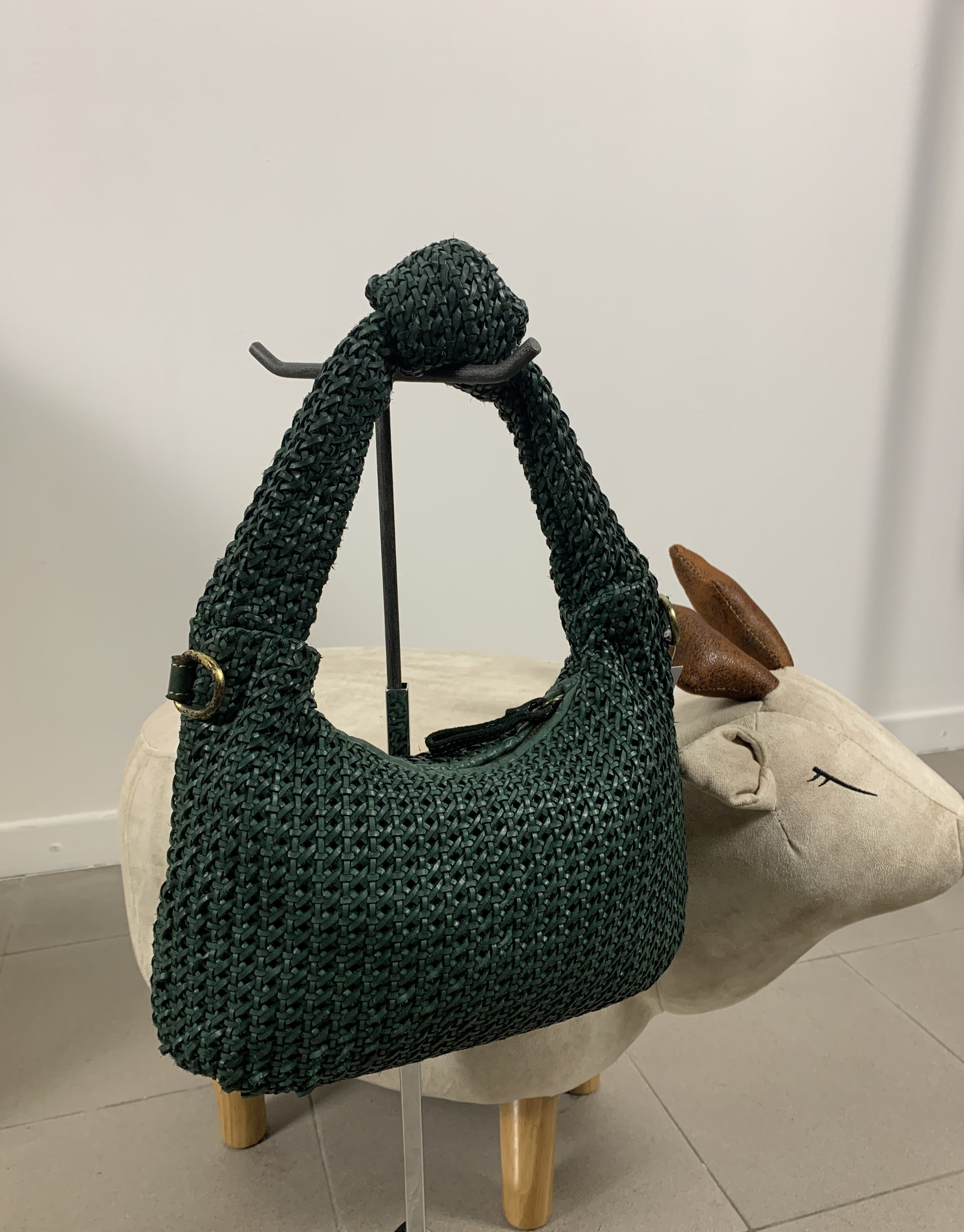 Borsa in pelle intrecciata con nodo sul manico