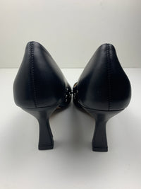 Décolleté Barbara in nero con borchie