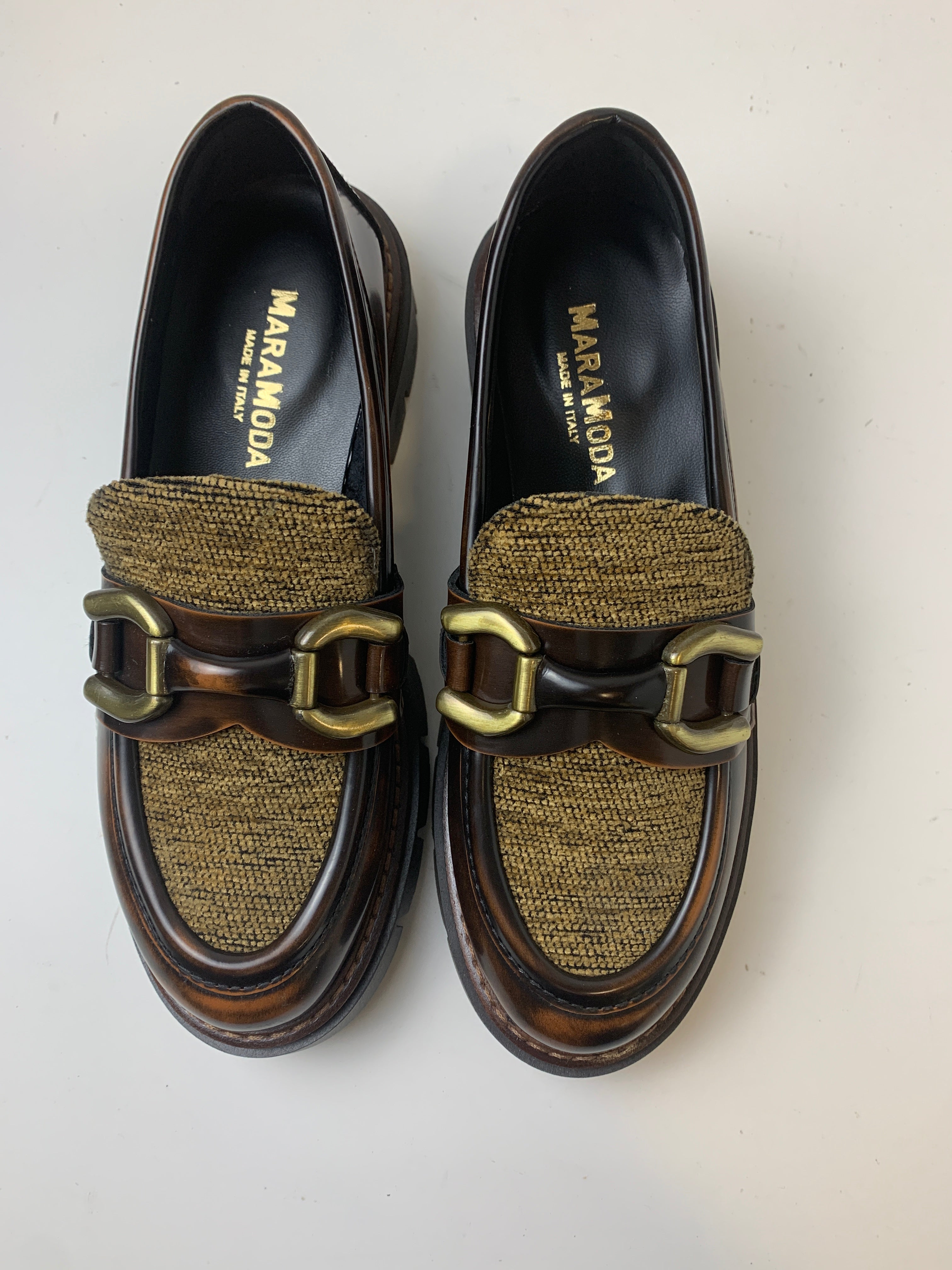 Mocassino Diana con inserti in velluto e pelle spazzolata