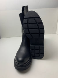 Stivale Elisa in pelle con taglio obliquo