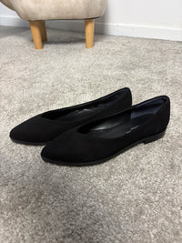 Ballerina Paola in pelle scamosciata nera con scollatura a V