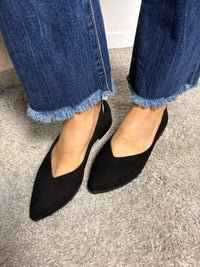Ballerina Paola in pelle scamosciata nera con scollatura a V