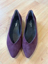 Ballerina Patrizia a punta in camoscio con scollo a V