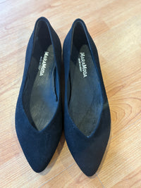 Ballerina Patrizia a punta in camoscio con scollo a V