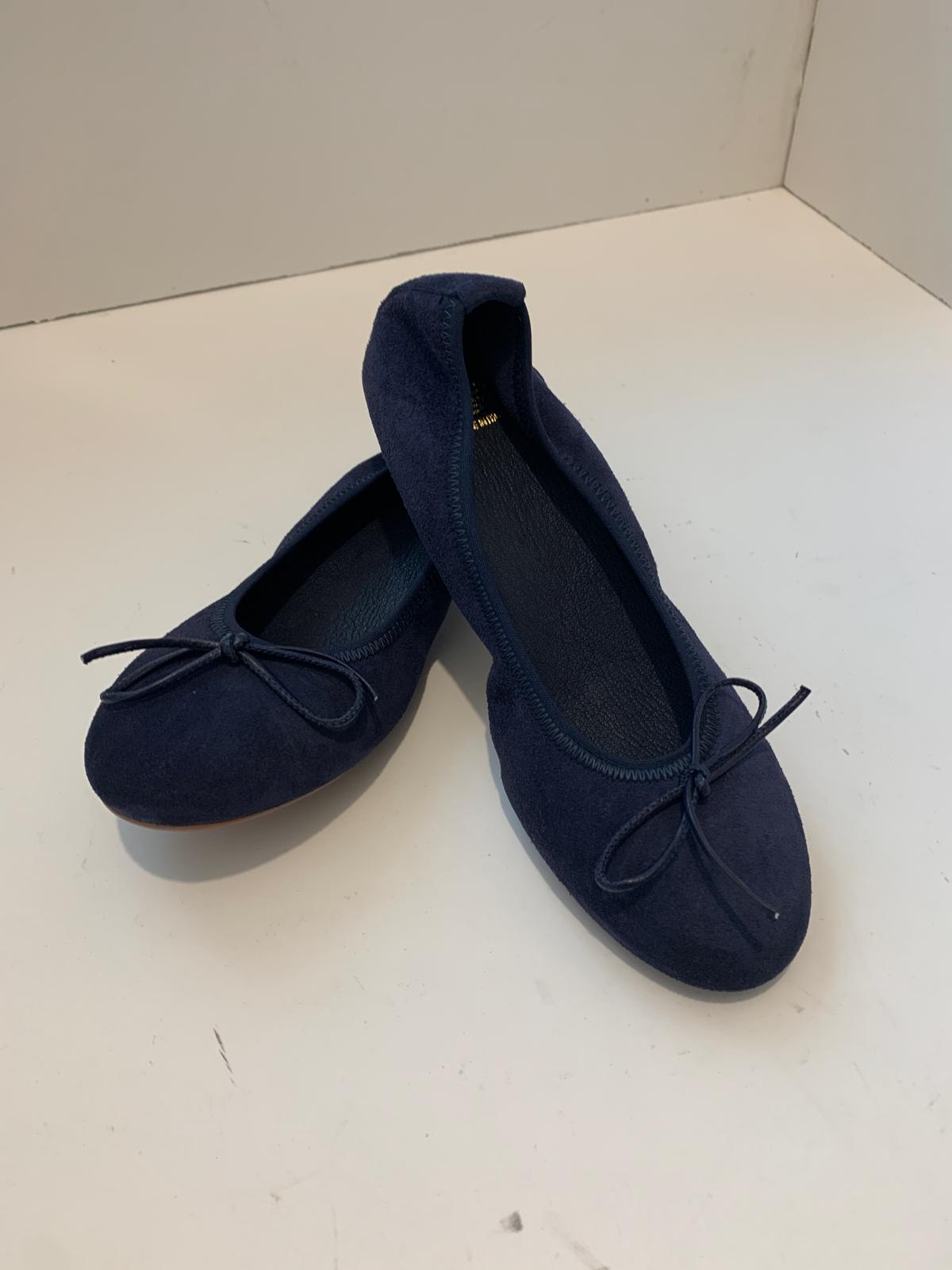 Ballerina in camoscio con profilo elastico e fiocchetto