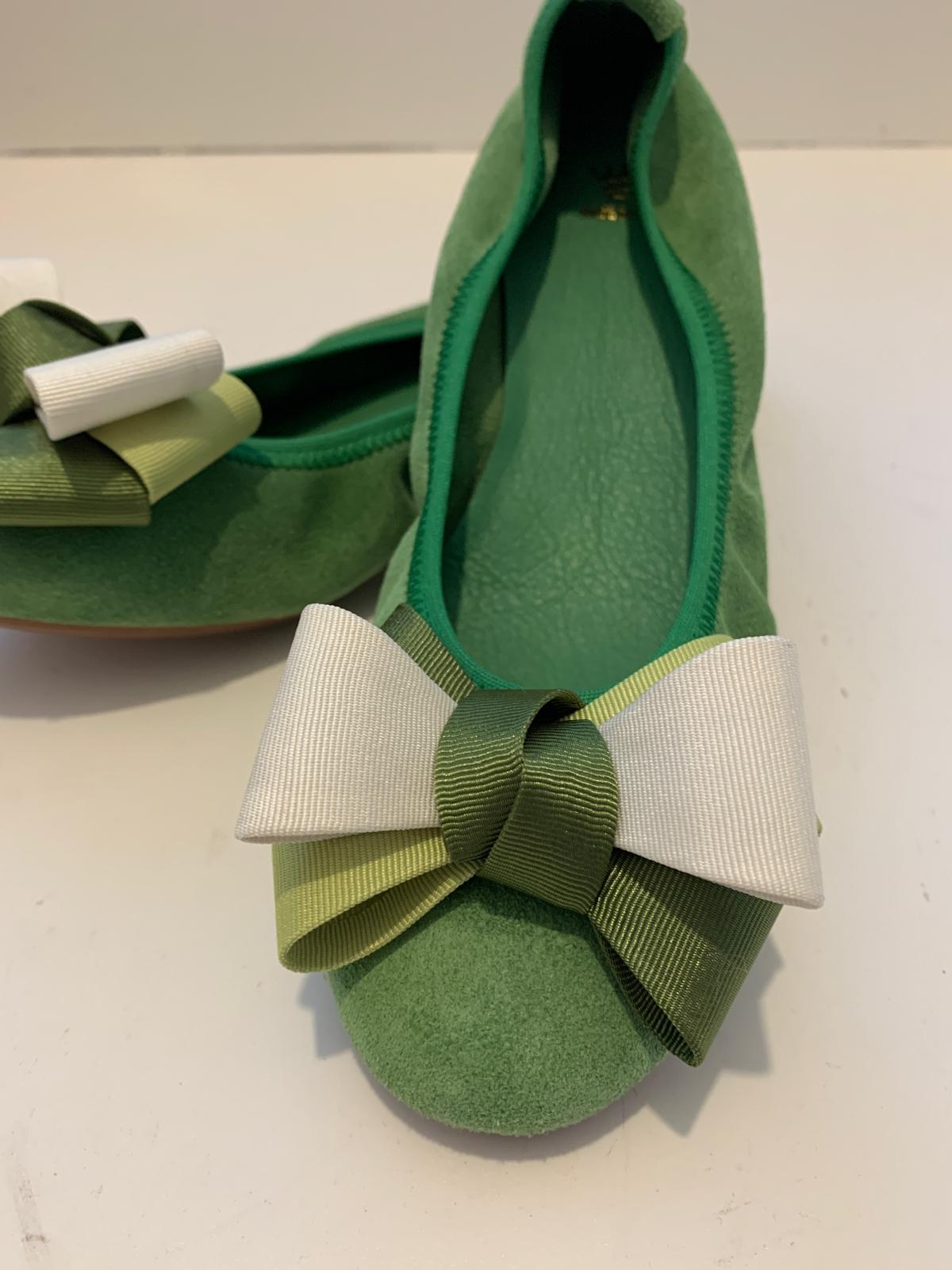 Ballerina in camoscio con fiocco gros-grain