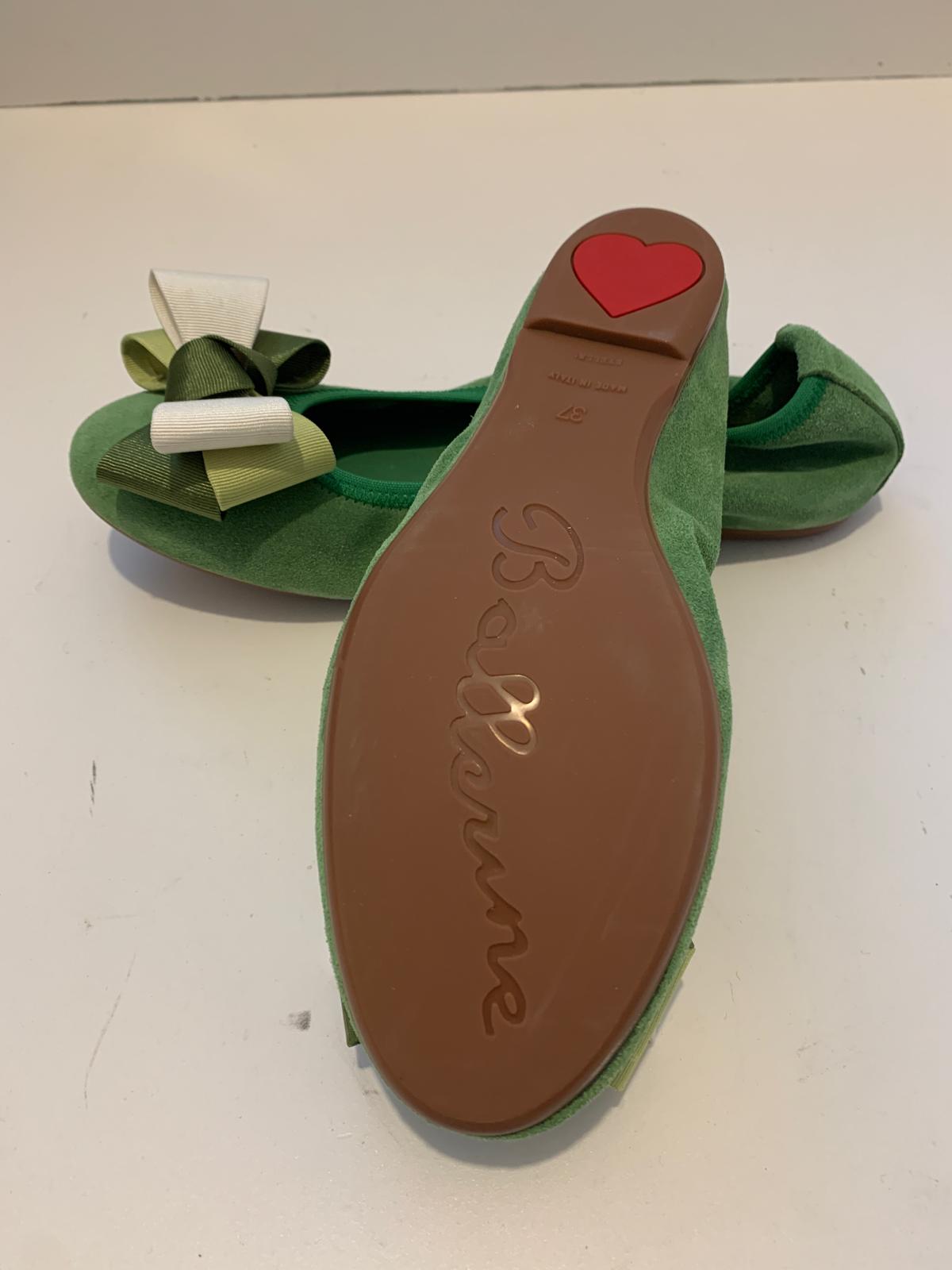 Ballerina in camoscio con fiocco gros-grain