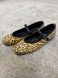 Ballerina in cavallino stampa leopardo con cinturino nero