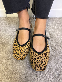 Ballerina in cavallino stampa leopardo con cinturino nero