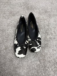 Ballerina in cavallino stampa mucca con fiocchetto in pelle