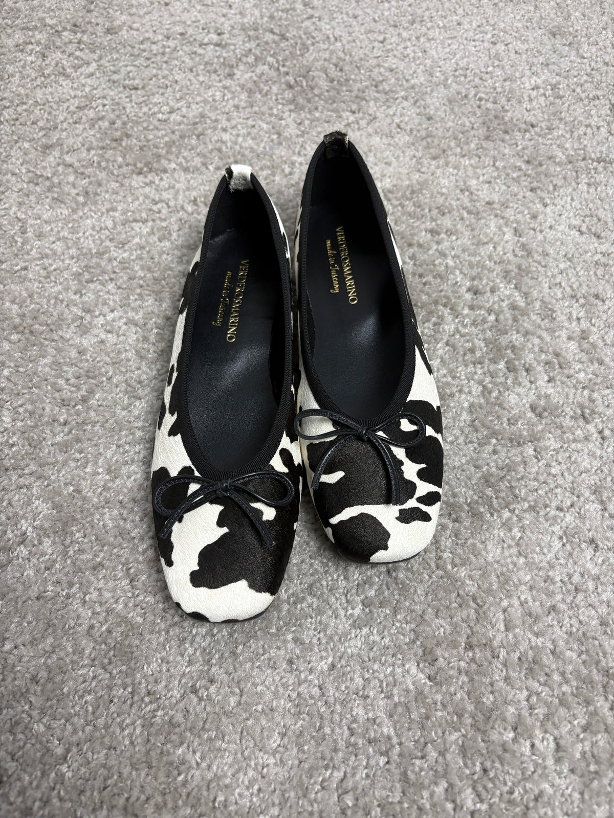 Ballerina in cavallino stampa mucca con fiocchetto in pelle