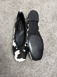 Ballerina in cavallino stampa mucca con fiocchetto in pelle