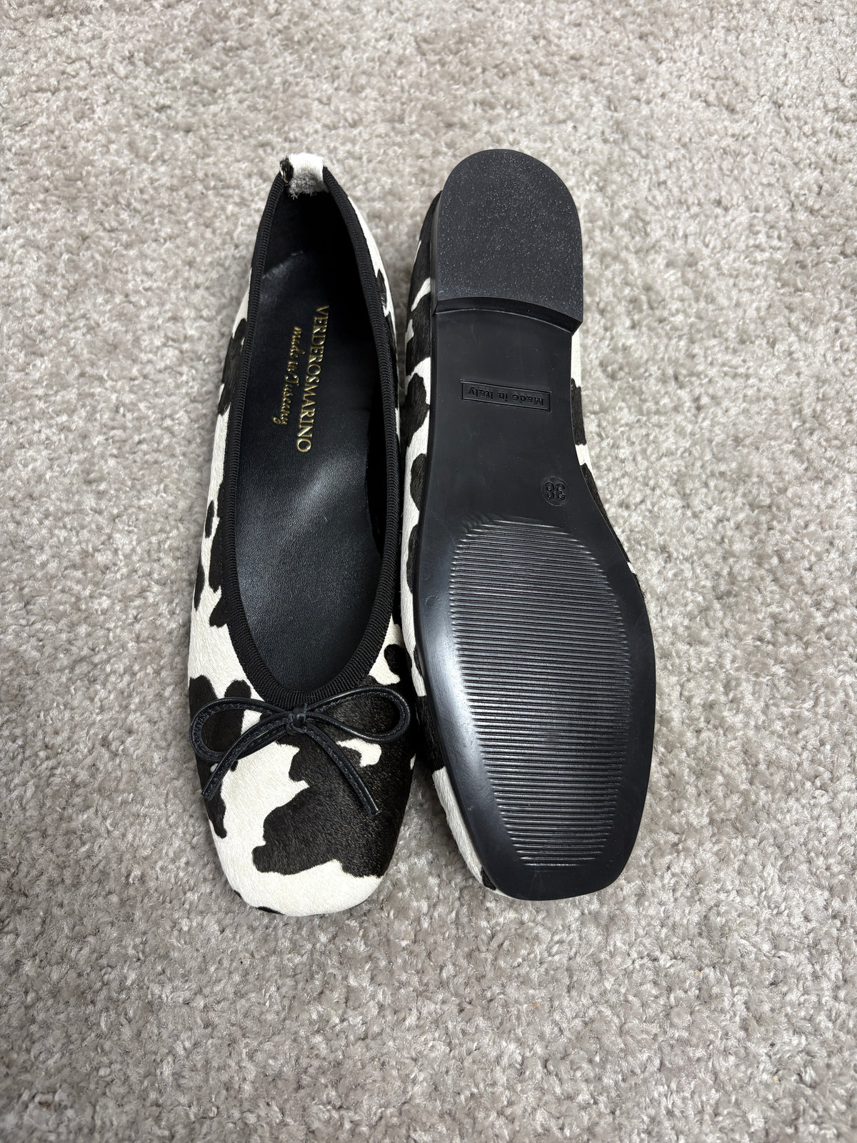 Ballerina in cavallino stampa mucca con fiocchetto in pelle