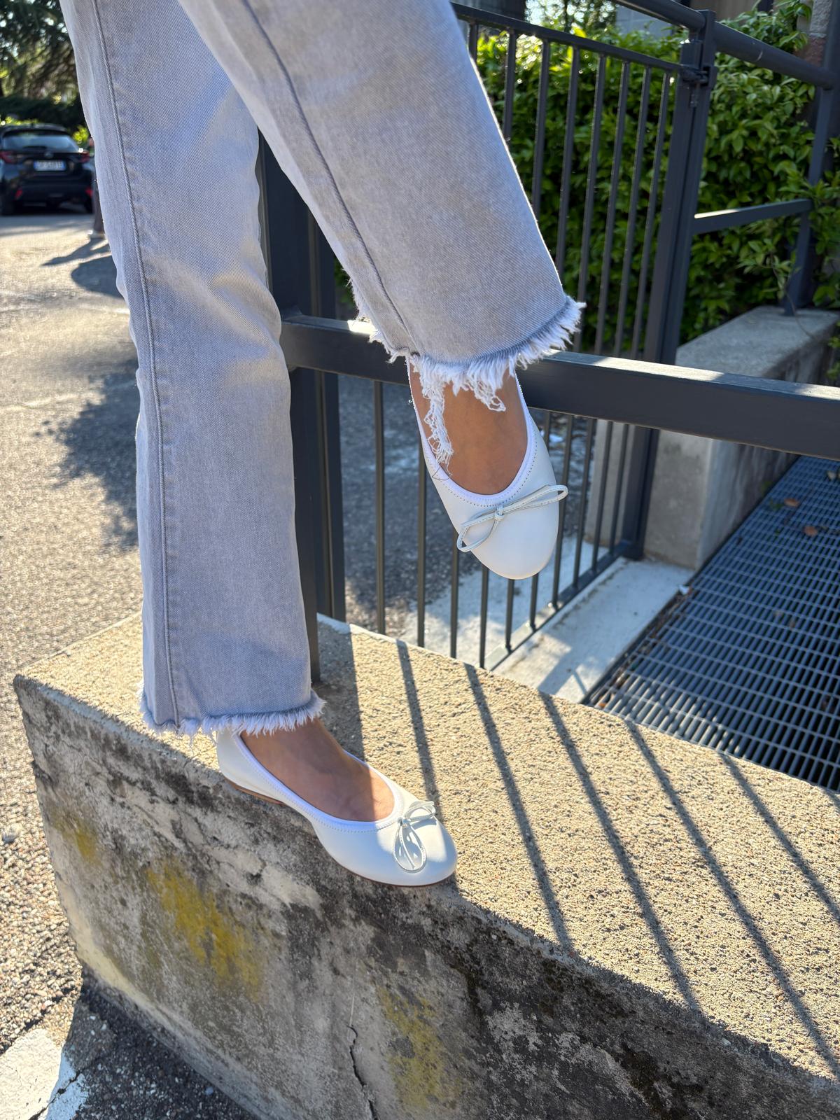 Ballerina in nappa morbida con fiocco e profilo elastico