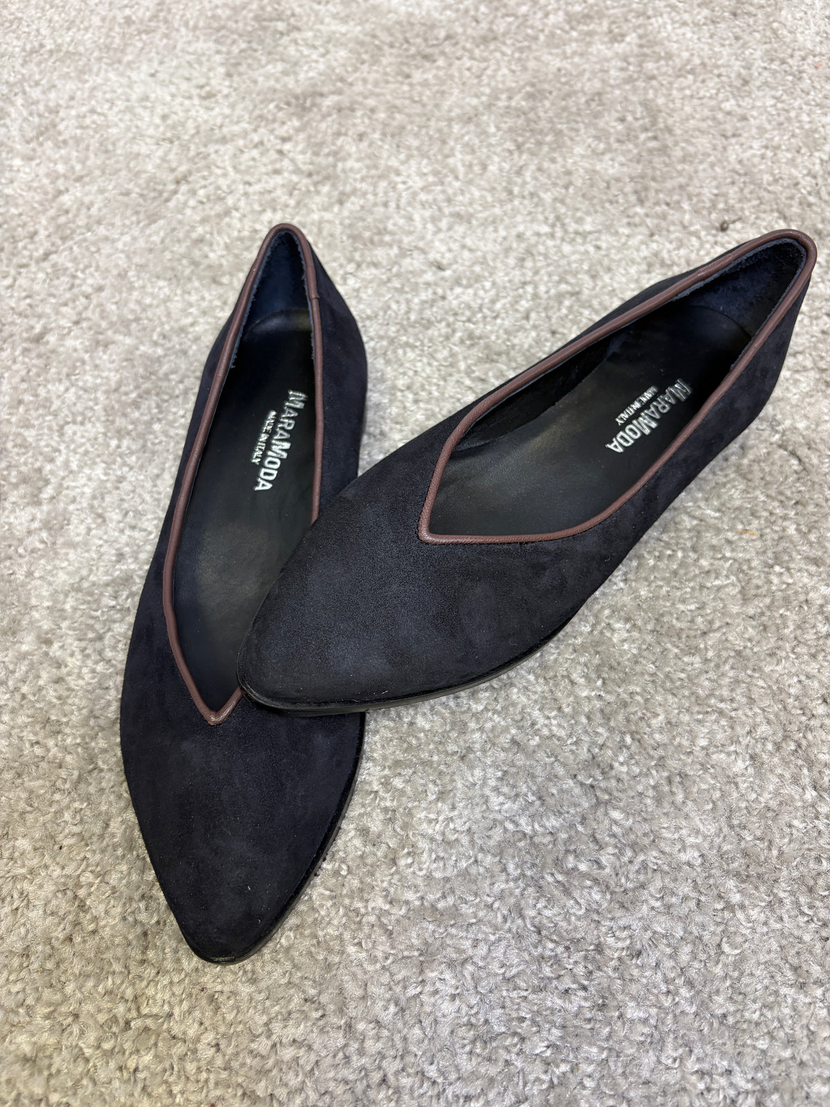 Ballerina Paola in pelle scamosciata bordeaux con bordo in pelle