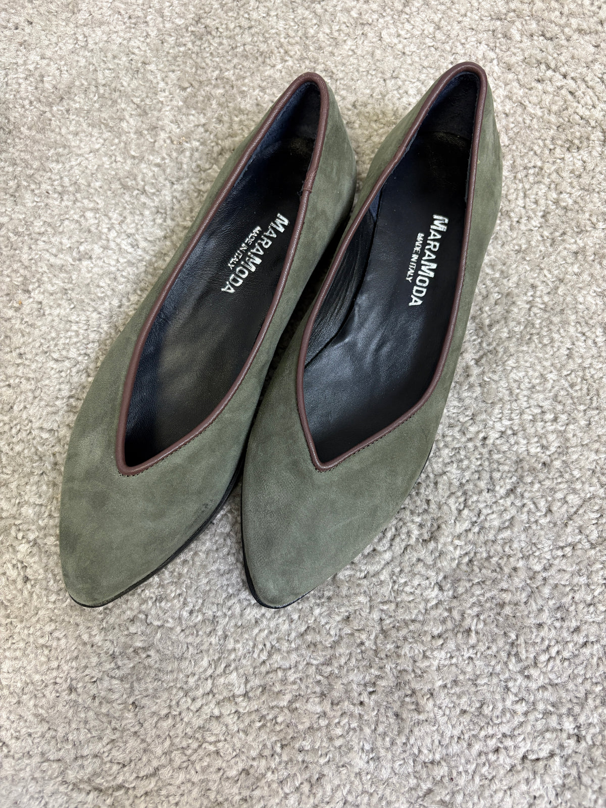Ballerina Paola in pelle scamosciata bordeaux con bordo in pelle