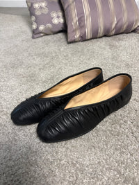Ballerina in pelle nera effetto arricciato