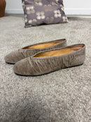 Ballerina in pelle scamosciata taupe effetto arricciato