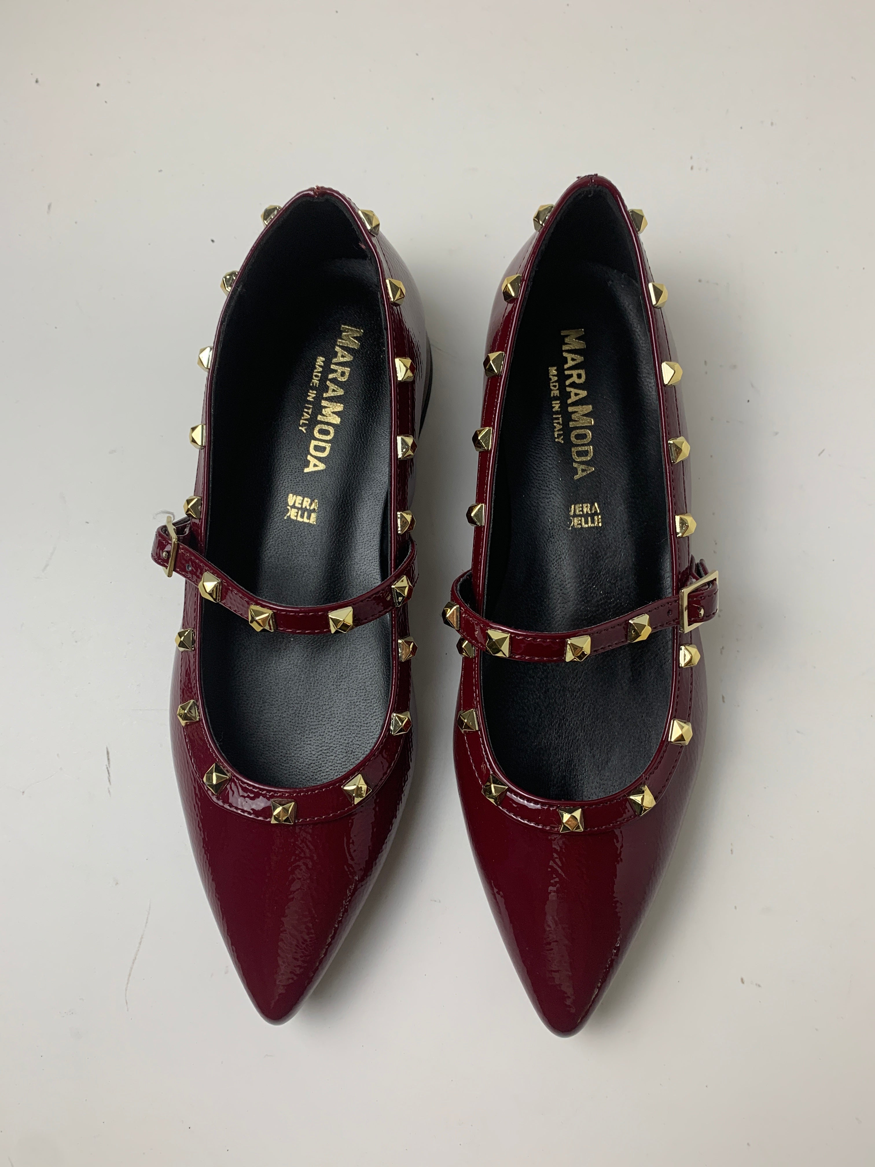 Ballerina Eleonora in pelle a punta con borchie decorative
