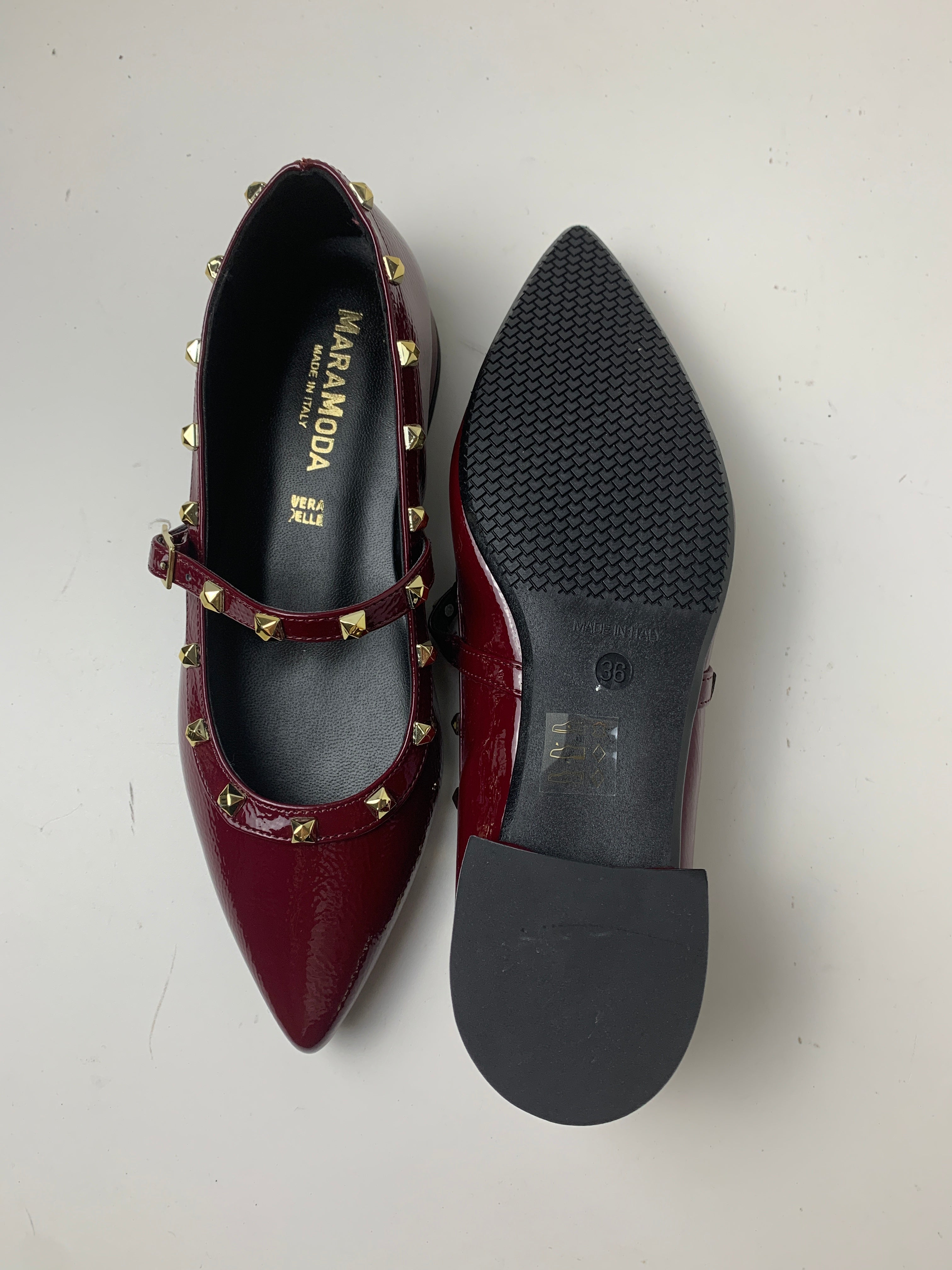 Ballerina Eleonora in pelle a punta con borchie decorative