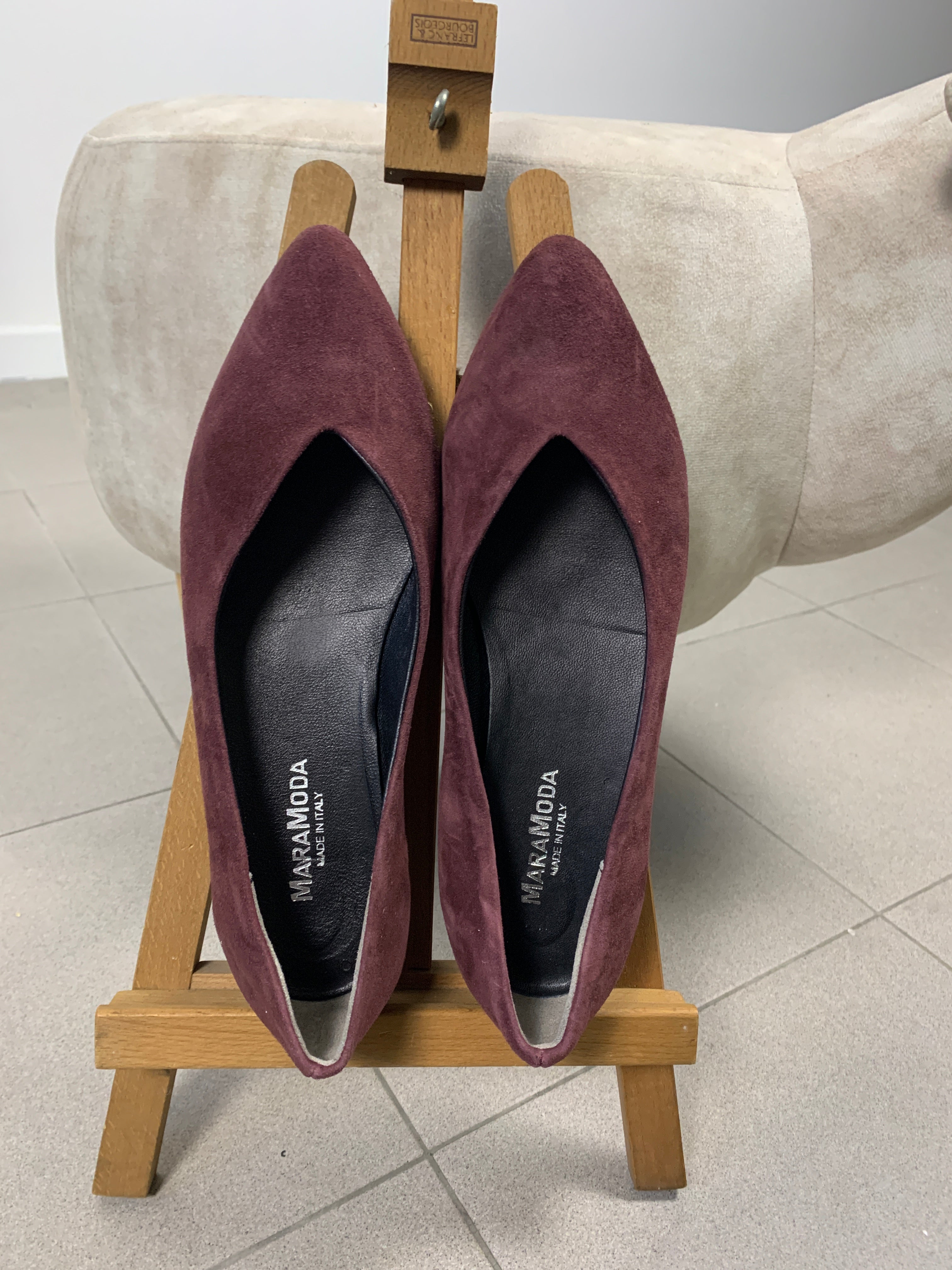 Paola suede pointed ballet flats with V-cut vamp