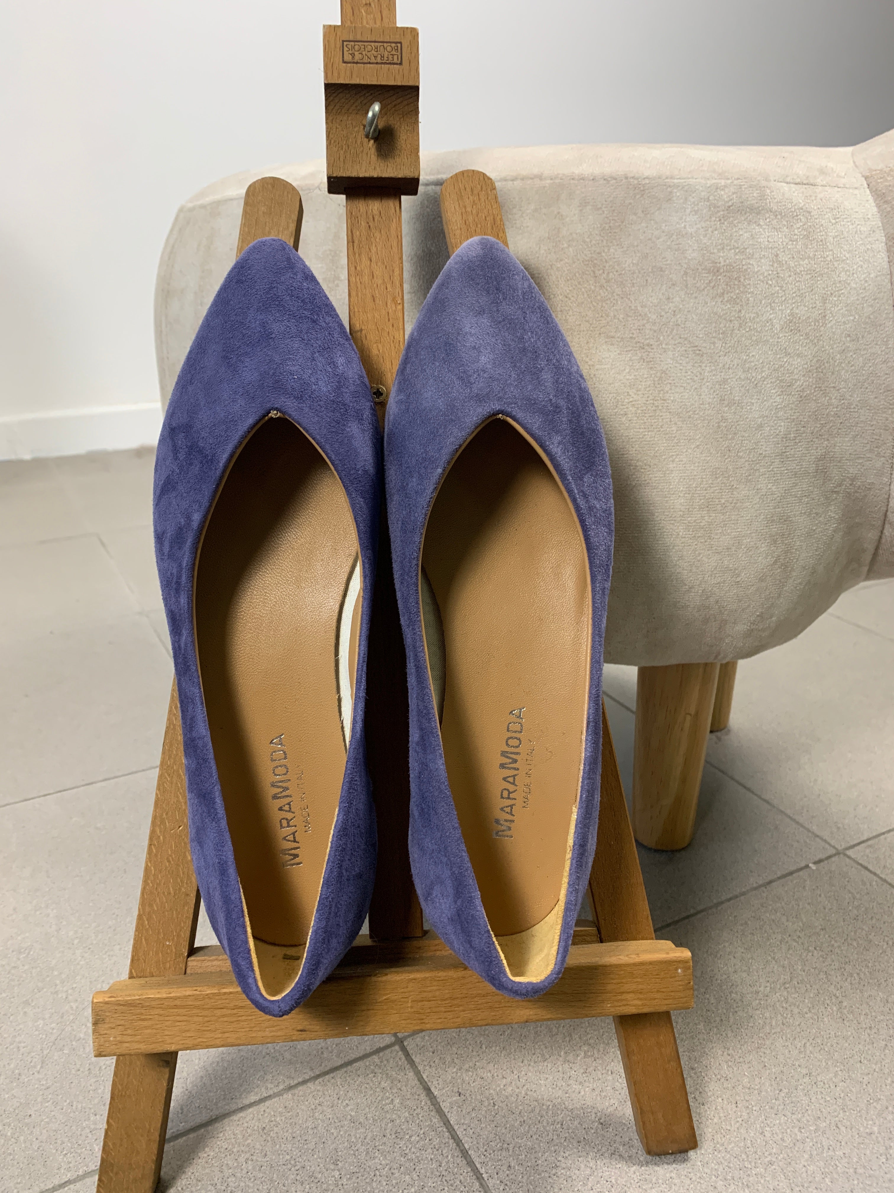 Paola suede pointed ballet flats with V-cut vamp