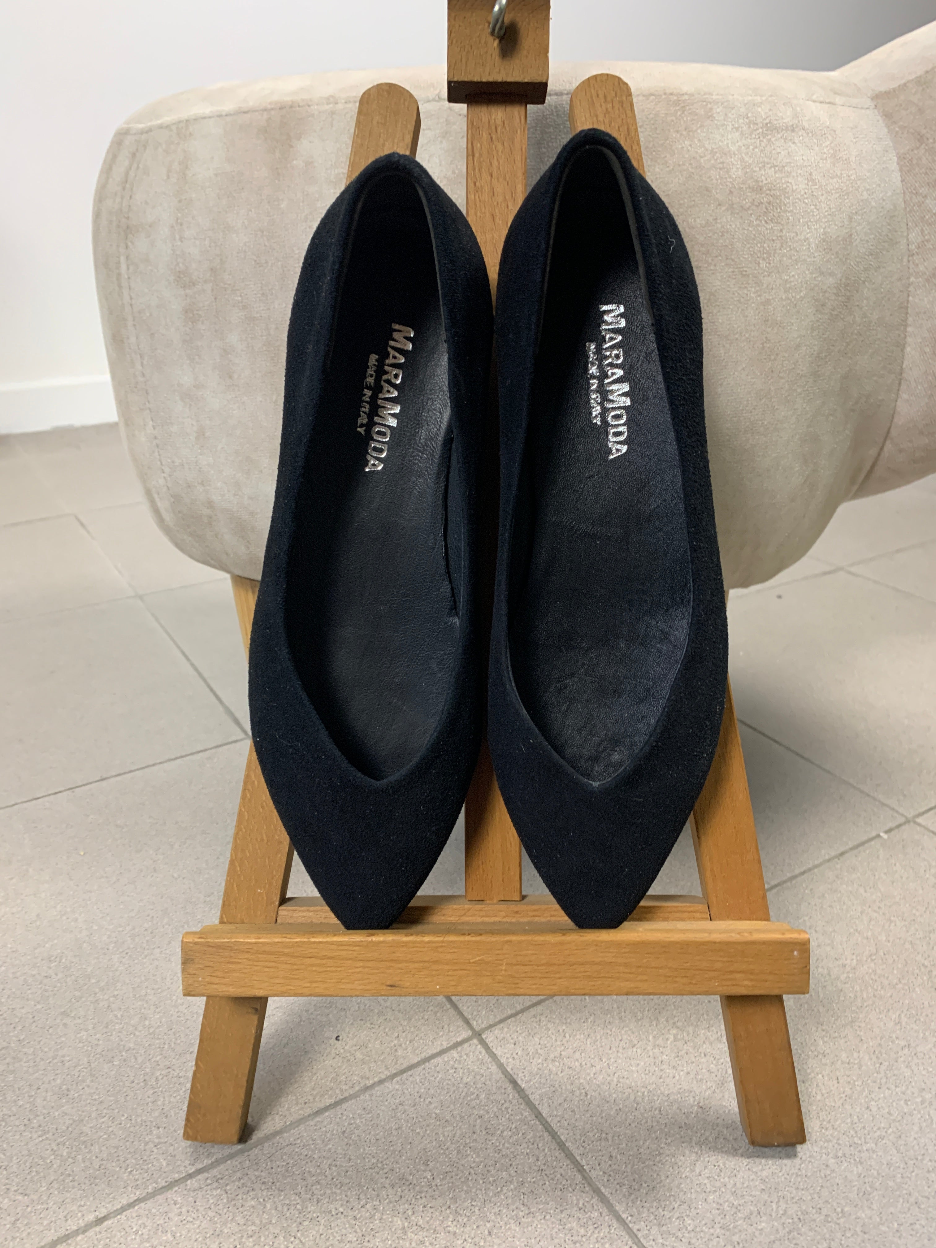Paola suede pointed ballet flats with V-cut vamp