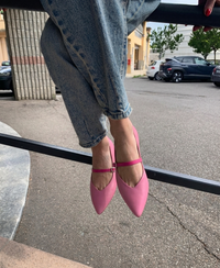Ballerina a punta fucsia in pelle con cinturino