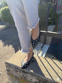 Ballerina Paola a punta in pelle con borchie