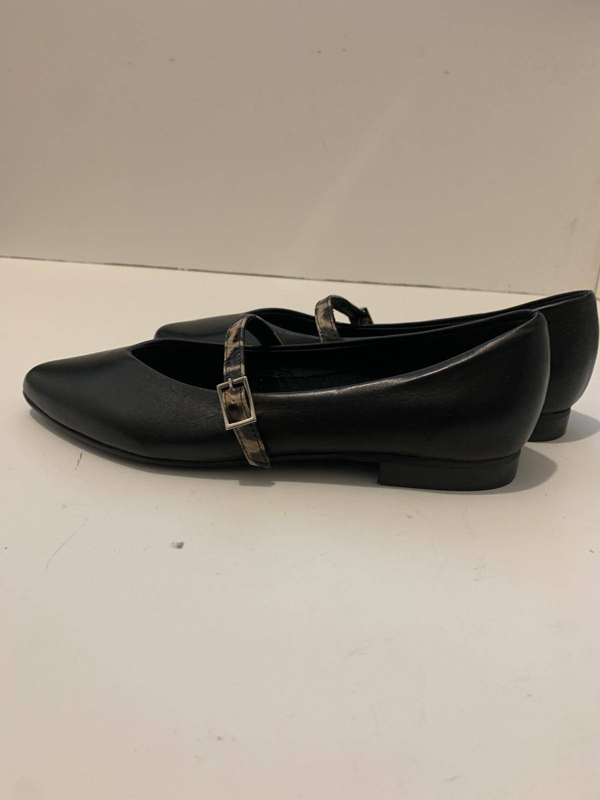 Ballerina Paola a punta in pelle con cinturino maculato