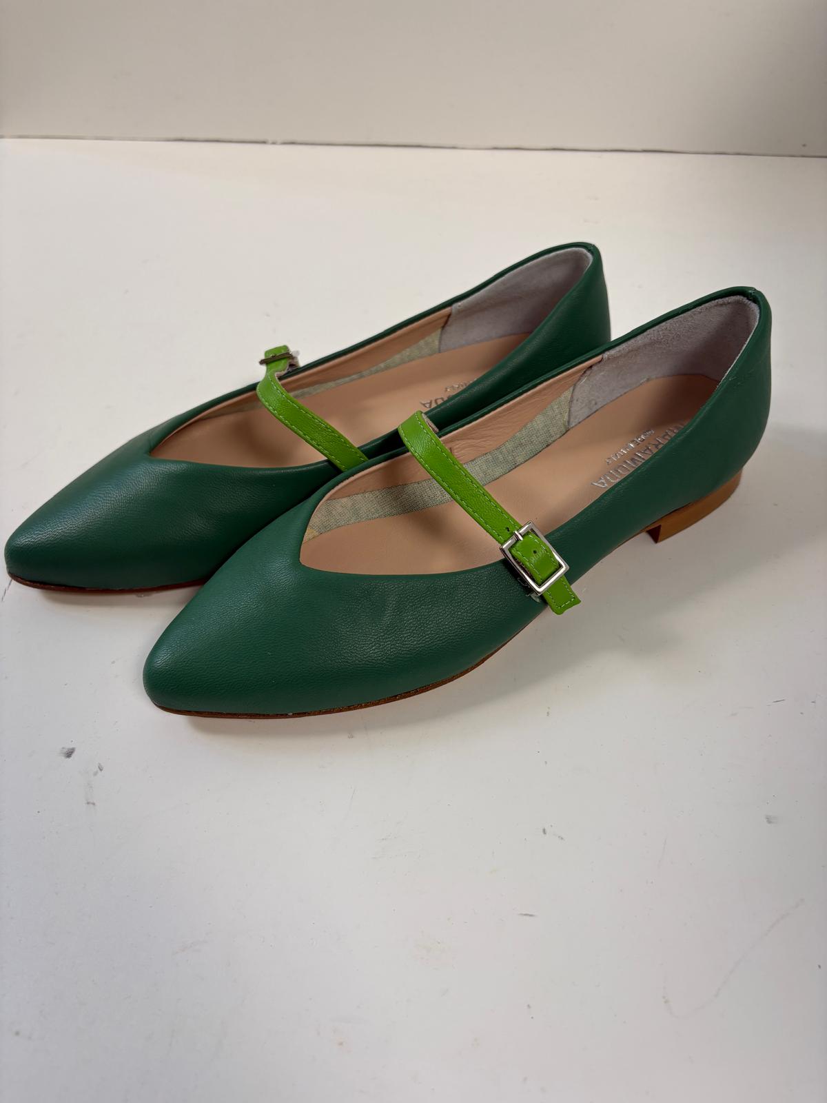 Ballerina Paola a punta in pelle con cinturino