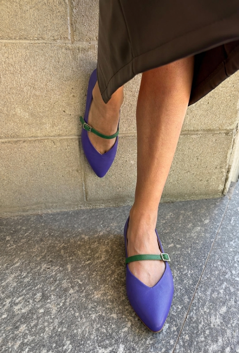 Ballerina Paola a punta in pelle con cinturino