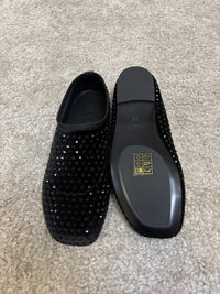 Ballerina in velluto nero con applicazioni luminose