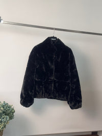 Bomber in ecopelliccia con tasche