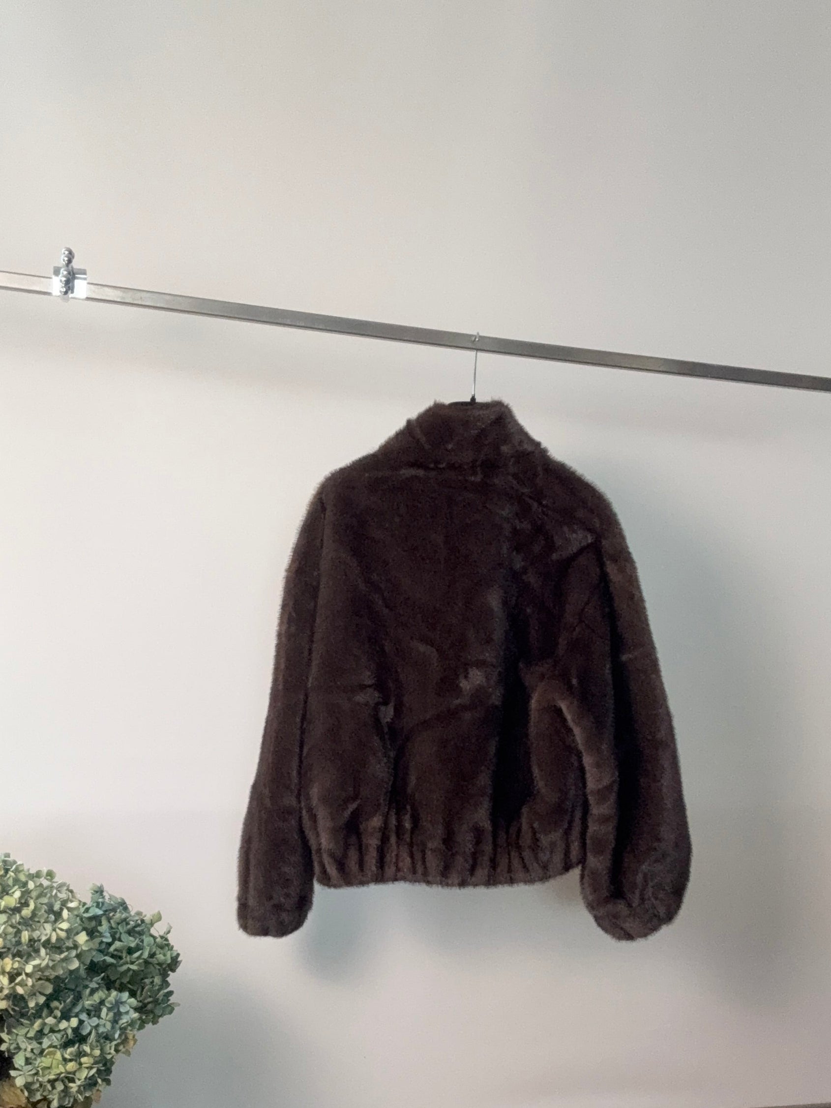Bomber in ecopelliccia con tasche