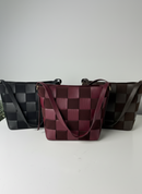 Borsa artigianale con design a scacchiera
