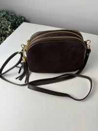 Borsa artigianale in pelle di camoscio e pelle di buccia d'arancia