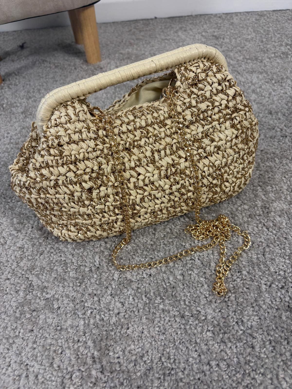 Borsa intrecciata con fili lurex e tracolla a catena