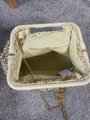 Borsa intrecciata con fili lurex e tracolla a catena